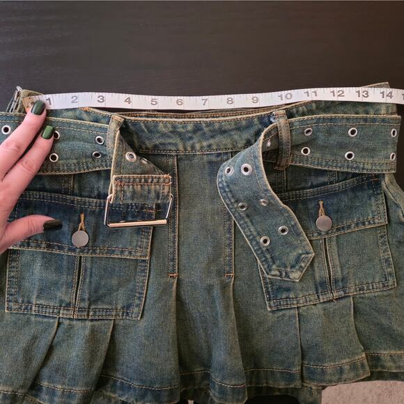 Pleated Denim Micro Mini Cargo Skirt With Grommet Belt Size M Heavyweight Flirty - Picture 5 of 9